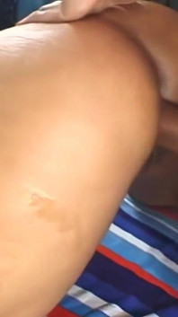 Insaciável peituda milf leva cada pau latejante