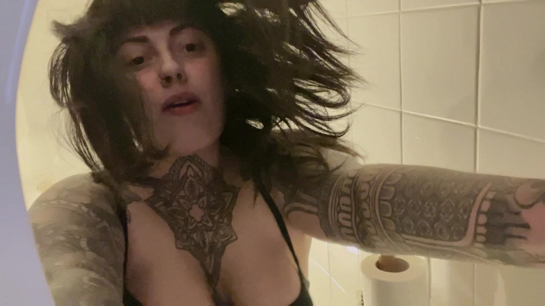 Miss Valentina: Üvey annenin tuvaleti