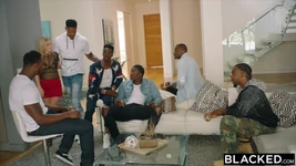 BLACKED - Kali Rose é passada por seis bbCs