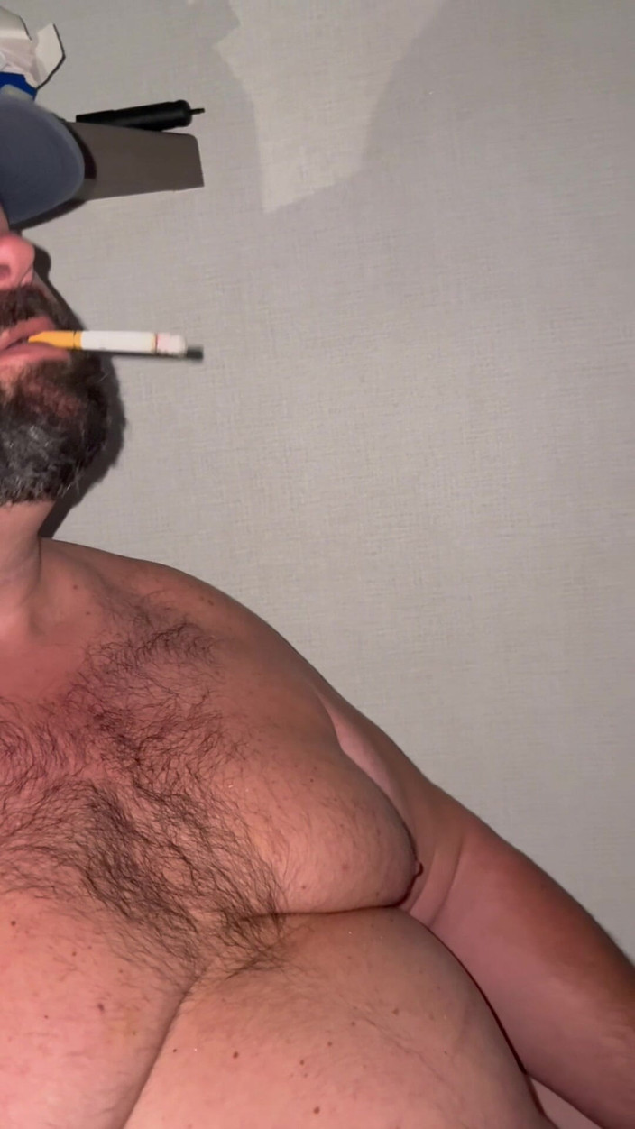 Brewster Bear: Den rökande björnen och hans penispump