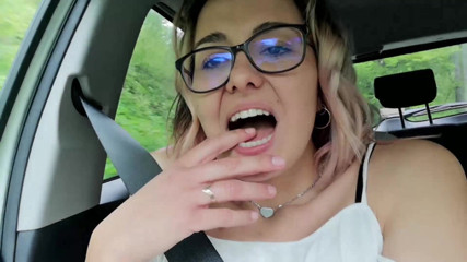 Chri Ursula: Kijk naar mijn weelderige tijdens het rijden, ik kom klaar...