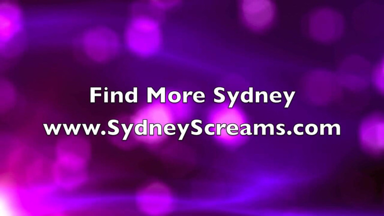 Sydney screams fetish: Atrapado en un bote de basura - 1280 HD Wmv