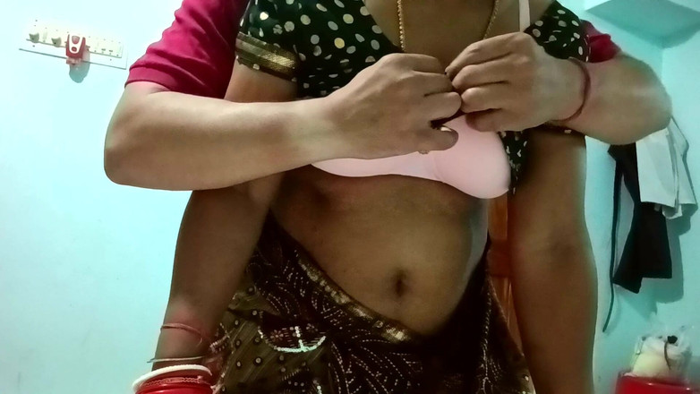 Hot N Sexy: Schattige Indische universiteitsprofessor Nandini seks op zijn hondjes met vriendje...