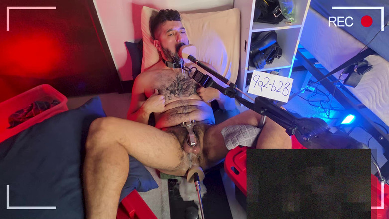 Ricky Cage: Liều dùng hàng ngày - Ricky Cage được nhổ nước bọt giữa...