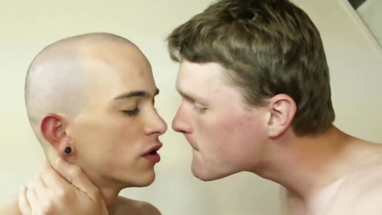 Amazing porn bareback private club: Я трахаю его без презерватива в жусе