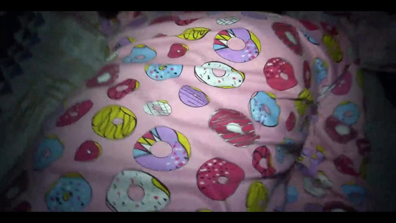 Anny Kitty: Tatlı üvey kız kardeşim onu yatak odasında ziyaret etmemi istedi ve...