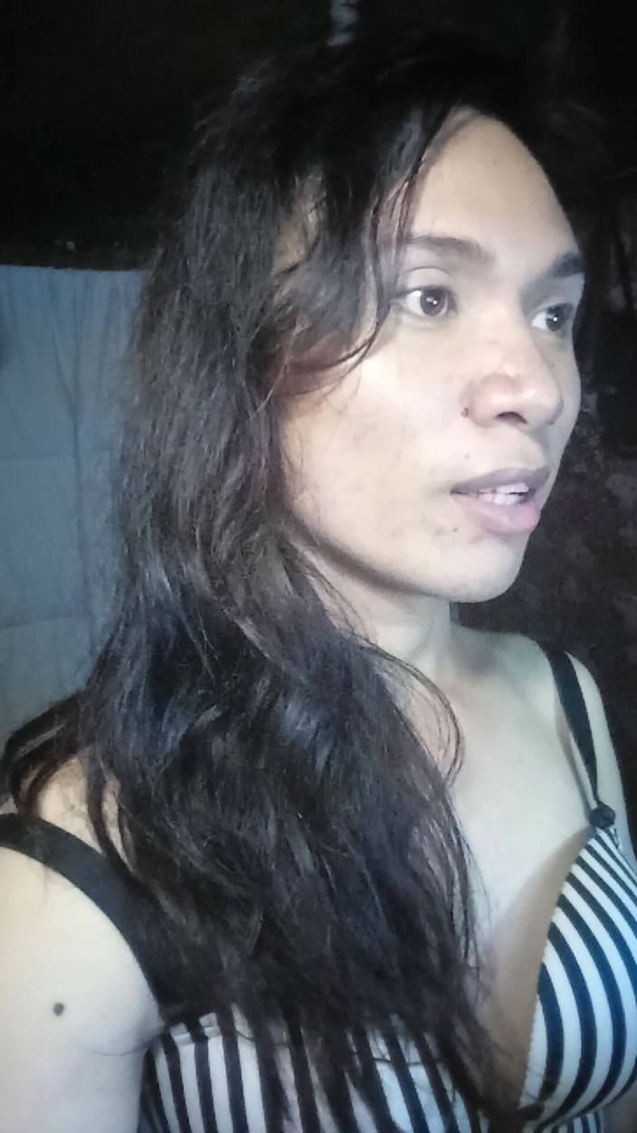 Reynaldo6: Dívka věnuje pozornost chlapcům, protože chtějí šukat TS