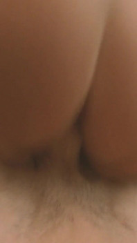 Scéna se závislými velkými pérami 3_busty blonďatá žena v domácnosti si užívá péro svého souseda