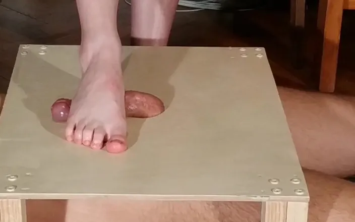 Beth Kinky: Domina bare feet cock stomping &amp; footjob pt1 HD