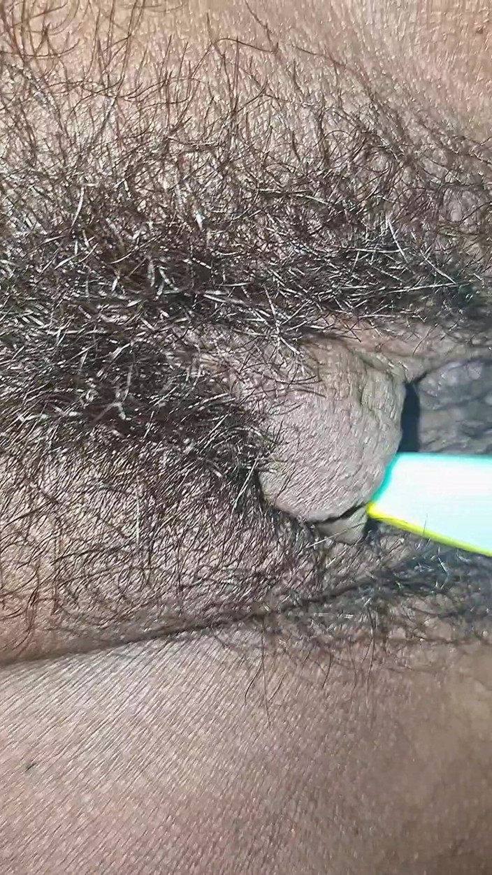 Indian aunty sex: The Village Woman Is Showing Her Large Pussy