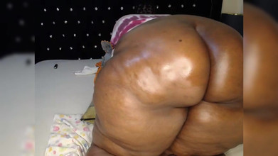 Cum Cams: La miLF nera ssbbw applaude e scuote il culo grasso