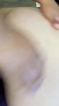 Přítel mé nevlastní matky mě požádá, abych ji ošukal do zadku