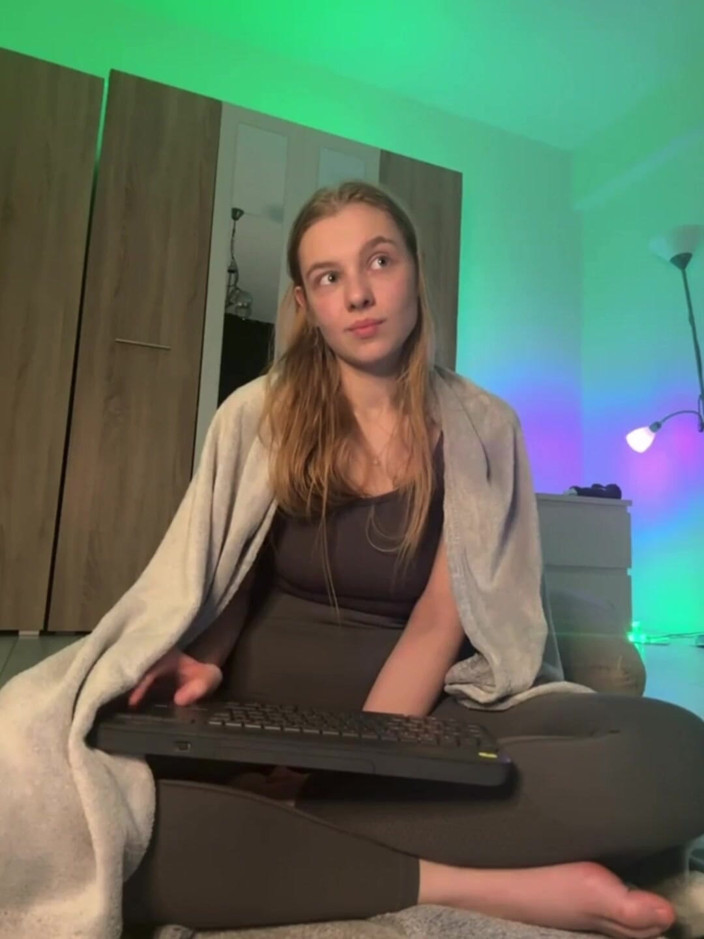 JuiceLussie: Eat My Virgin Tasty Pussy While Im Masturbate It
