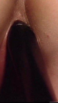 Aksi hot lesbian yang saling muasin memek satu sama lain di atas ring