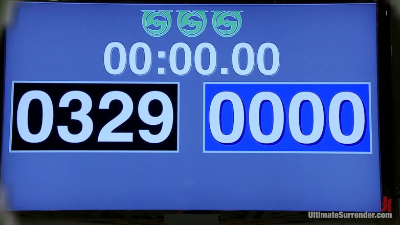 Ultimate surrender by Kink: Deux recrues sexy se battent pour leur première victoire, une...
