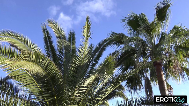 ONLYFREAKSX: Znají se 10 minut a šukají na verandě na mallorském slunci