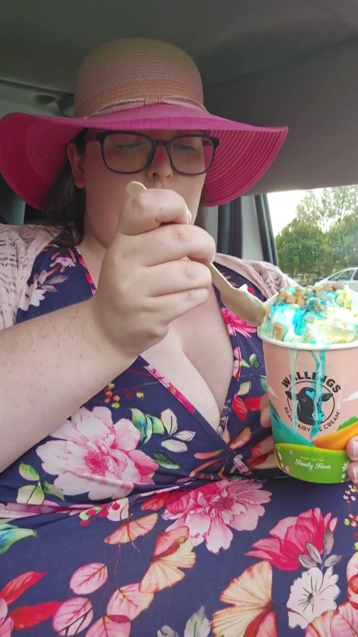 SSBBWLadyBrads: Mangio un po' di gelato
