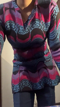 La esposa se abre. La esposa lo ha desnudado todo.