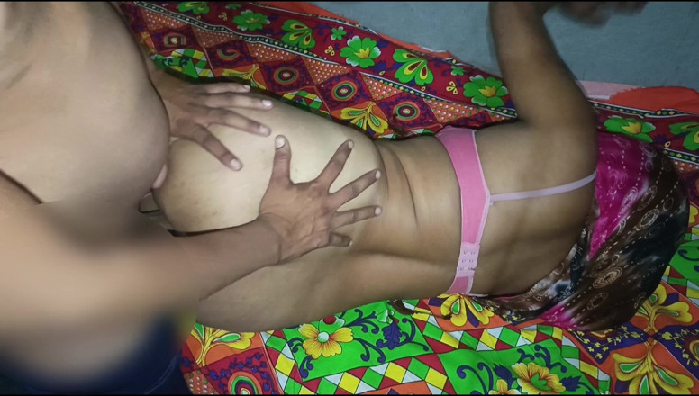 Savita5343: Sora vitregă desi de la sat a venit acasă de...