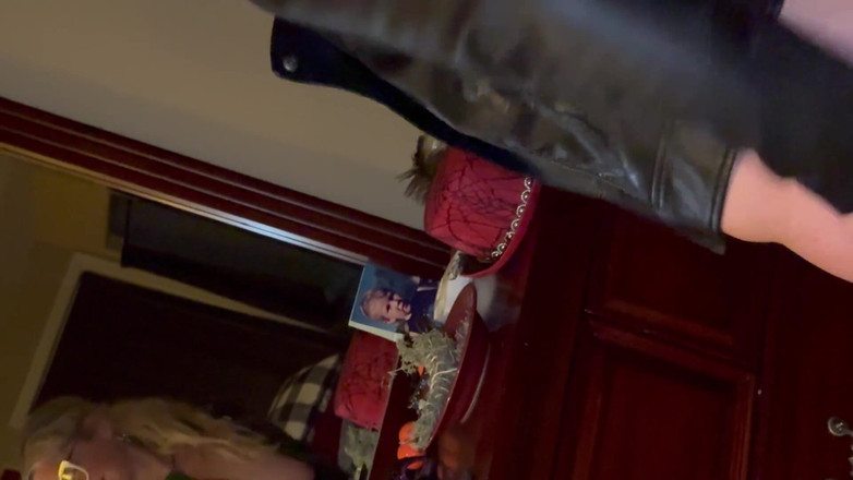 Bonewizzard69: ニンフォクイーンはハードなクリスマスセックスを望み、おもちゃをアナルに入れ、チンコを膣に入れ、クリトリスにおもちゃを入れ、複数の大きなオーガズム、膣に射精