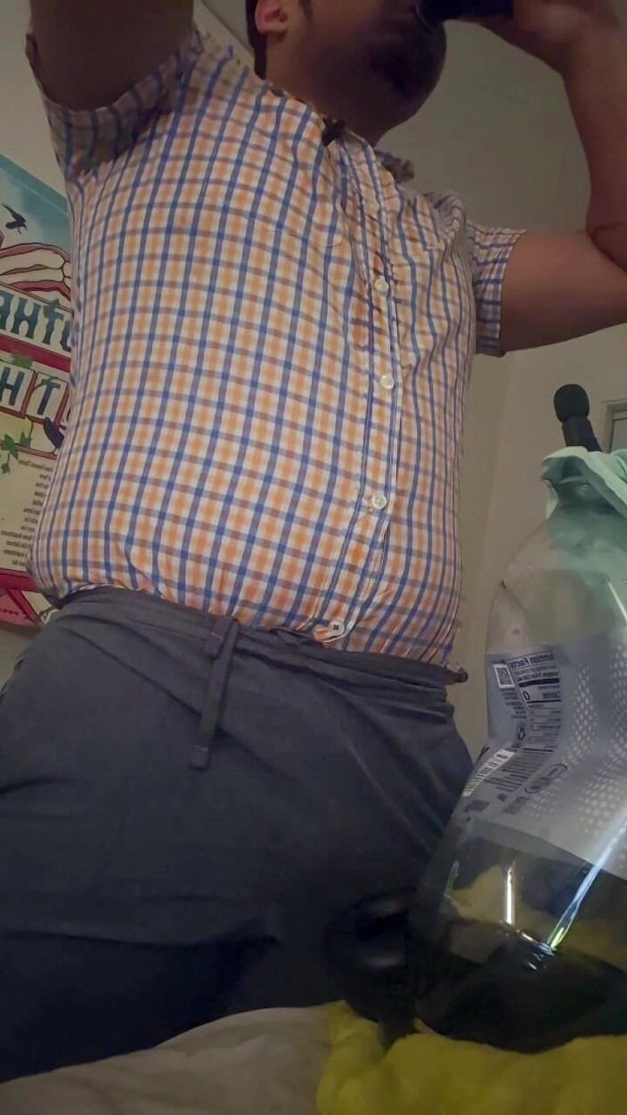 NakyJoss: 试图听到我肚子的大晃动和啪