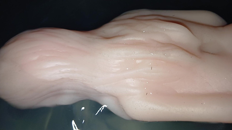 LunaDesire: LunaDesire, drobná manželka, opravdu chce obří penis svého spolubydlícího.