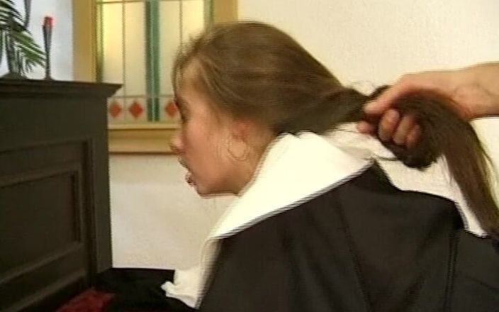 German's Fetish: Sacerdote falso de 21 tiene su apretado coño follado por primera...