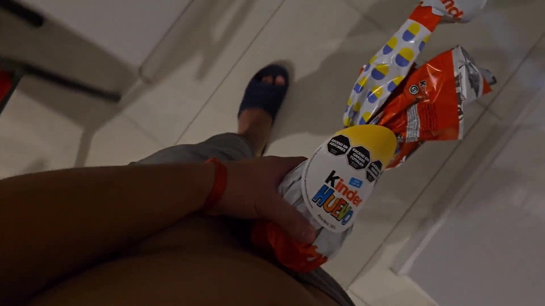 LoverDevilx: Il me donne un chocolat et je lui fais une...