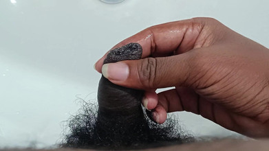 NewDickInTown: Penis met roze hoofd komt klaar in de gootsteen - lekker...