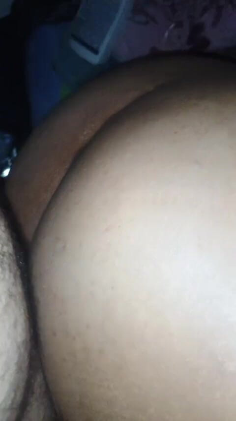 Nightbeauty: Šukání bohaté brunetky