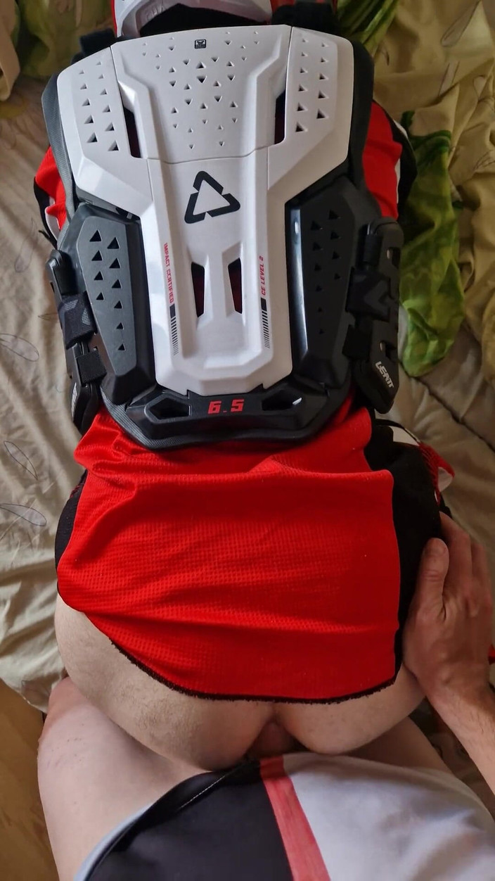 Sneakersmax98: Lelaki mengongkek lelaki lain dalam Mxgear