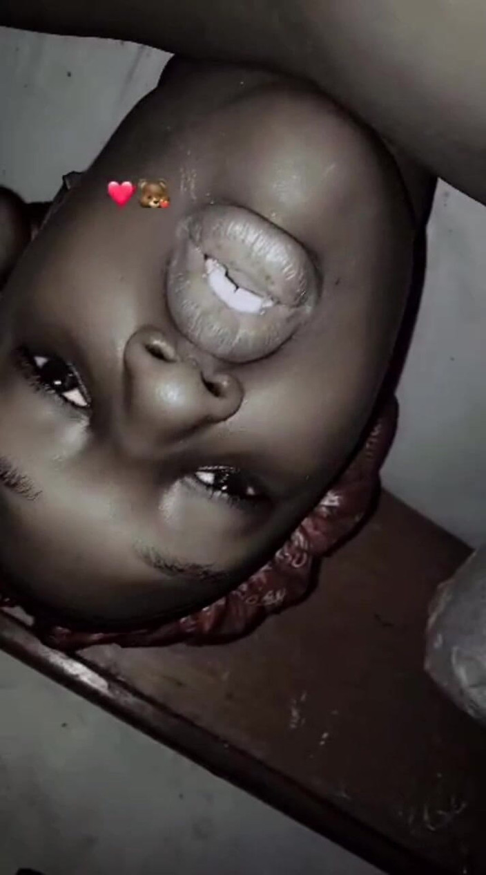 Bad boy studio: 다른 창녀가 자신을 노출,그녀는 너무 발정난 핑거링