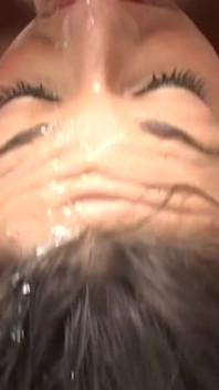Skuad Gangbang Languidly menanti mesin deepthroat bertatu bergerak untuk datang ke jalan mereka.