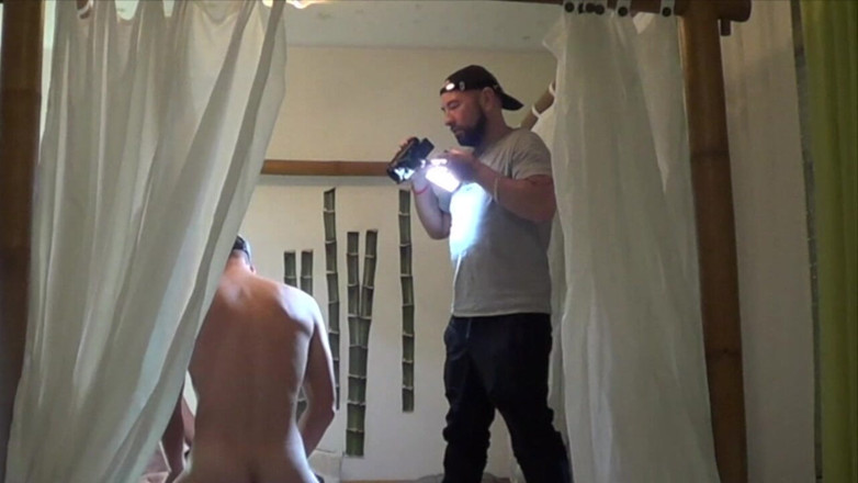 French bareback porn made in Paris: Onun Ahlaksız Kıçına Hak Eden Isırıklar