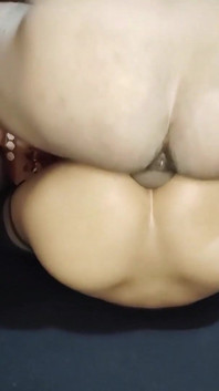 18 años de edad sexy hermanastra india Angel Daisy primera vez follando duro coño con su hermanastro Johnny en la noche de lluvias