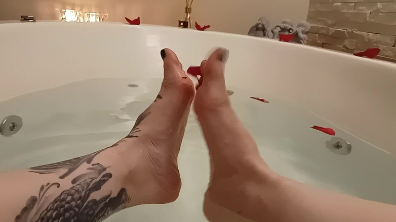 Mel Fire: Foot Spa dengan Rose Petal Crushing
