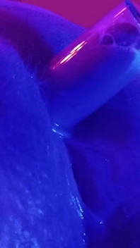 저는 젖꼭지를 엄청 크게 만들 때까지 펌핑해요