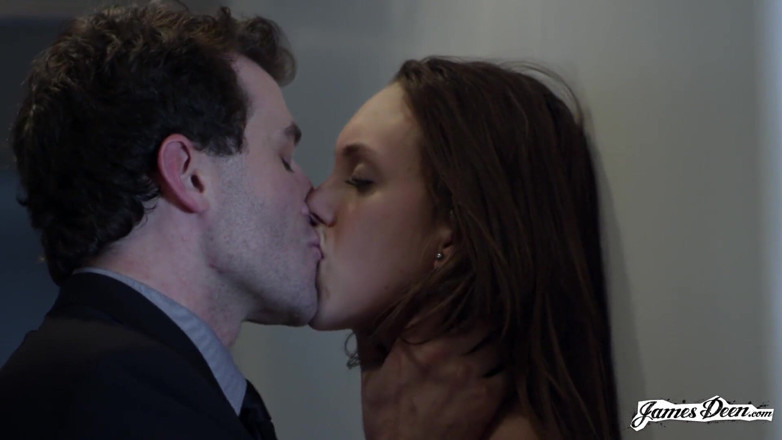 James Deen: Jade Nile被詹姆斯·迪恩狠操她毛茸茸的阴户