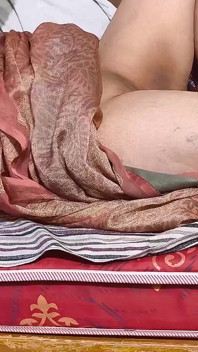 Erotic Bhabhi Cheats on Husband Fucks Delivery Man