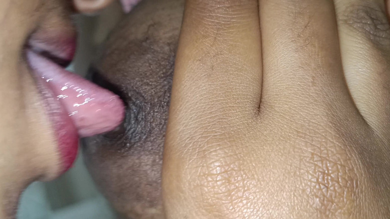 Magilmathi: Casalinga lesbica calda cazzo fatto in casa