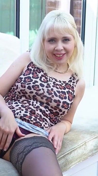 Cherry English - sexy a obtěžovaná