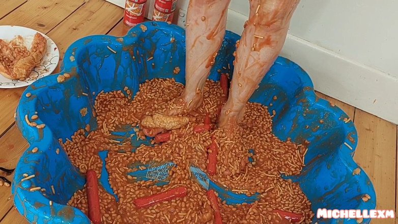 Michellexm: Kaki dicrot di dalam kacang dan sosis, pemujaan kaki sesy...