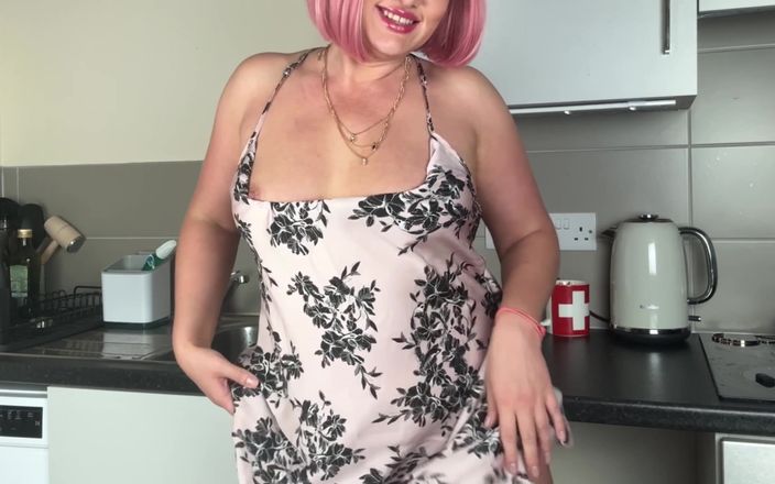 Emma Voyeur: Naughty Stepmom Dildo Fucking