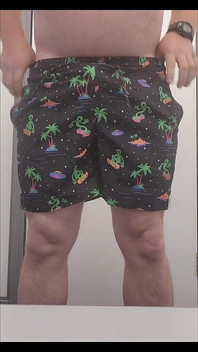 试穿衣服，结局愉快。