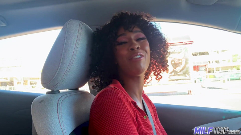 MILF Trip: Frumusețea zveltă negresă Misty Stone are corp
