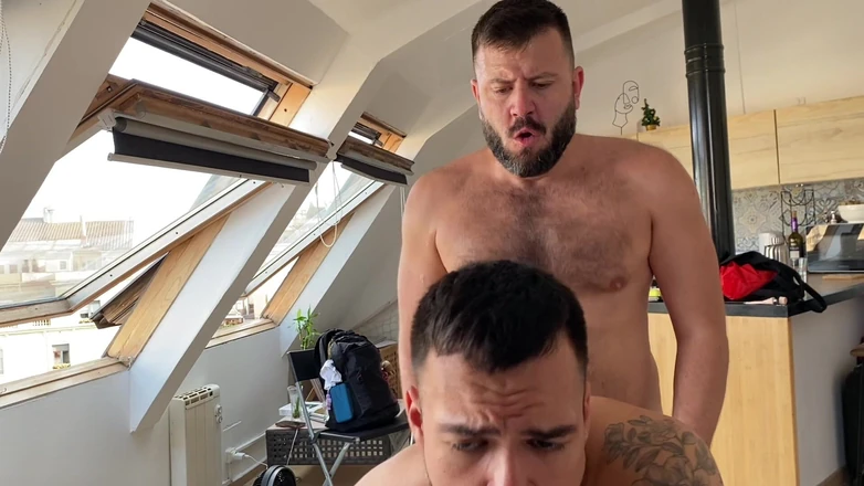 Charlie Ferreira: Scopando con il mio orso schiacciato