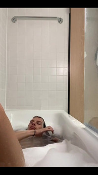 Franțuzoaică Femboy face duș și m-am pregătit pentru o întâlnire