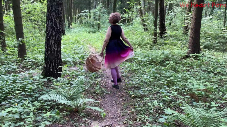We heart Pron: Cheating Mature Wife Meets up with Lover in the Forest...