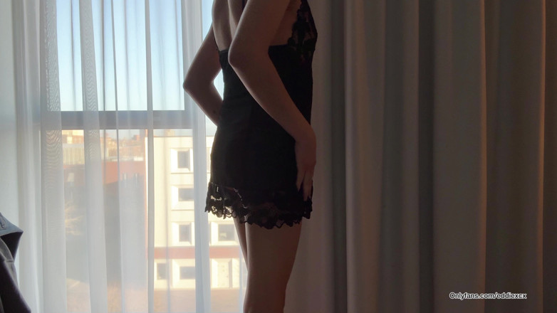 eddiexcxc: Linda femboy menggerakkan pantatnya di depan kamera