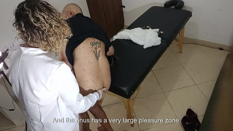 Gabi SweetCouplesStories: Il proctologo fa quello che vuole con il culo del...